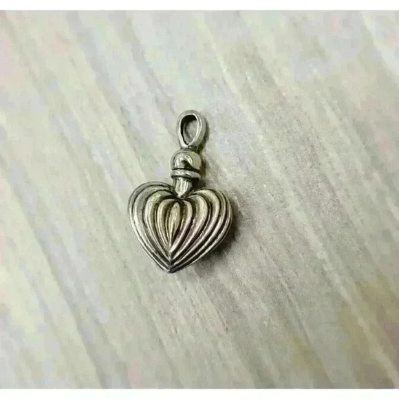 Lagos Caviar Sterling Silver Fluted Puffy Heart Perfume Pendant - Picture 4 of 6